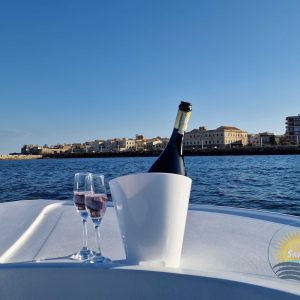 Siracusa Ortigia: Aperitivo Tour in Barca 2,5h