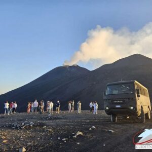 Trekking ai crateri sommitali dell'Etna dal versante nord con mezzi 4x4