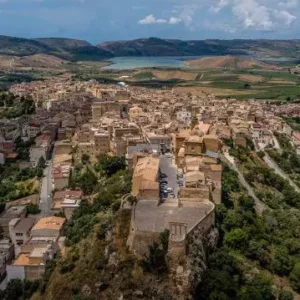 Sambuca di Sicilia: Visita guidata del borgo e pranzo con prodotti tipici in azienda agricola del Contadino